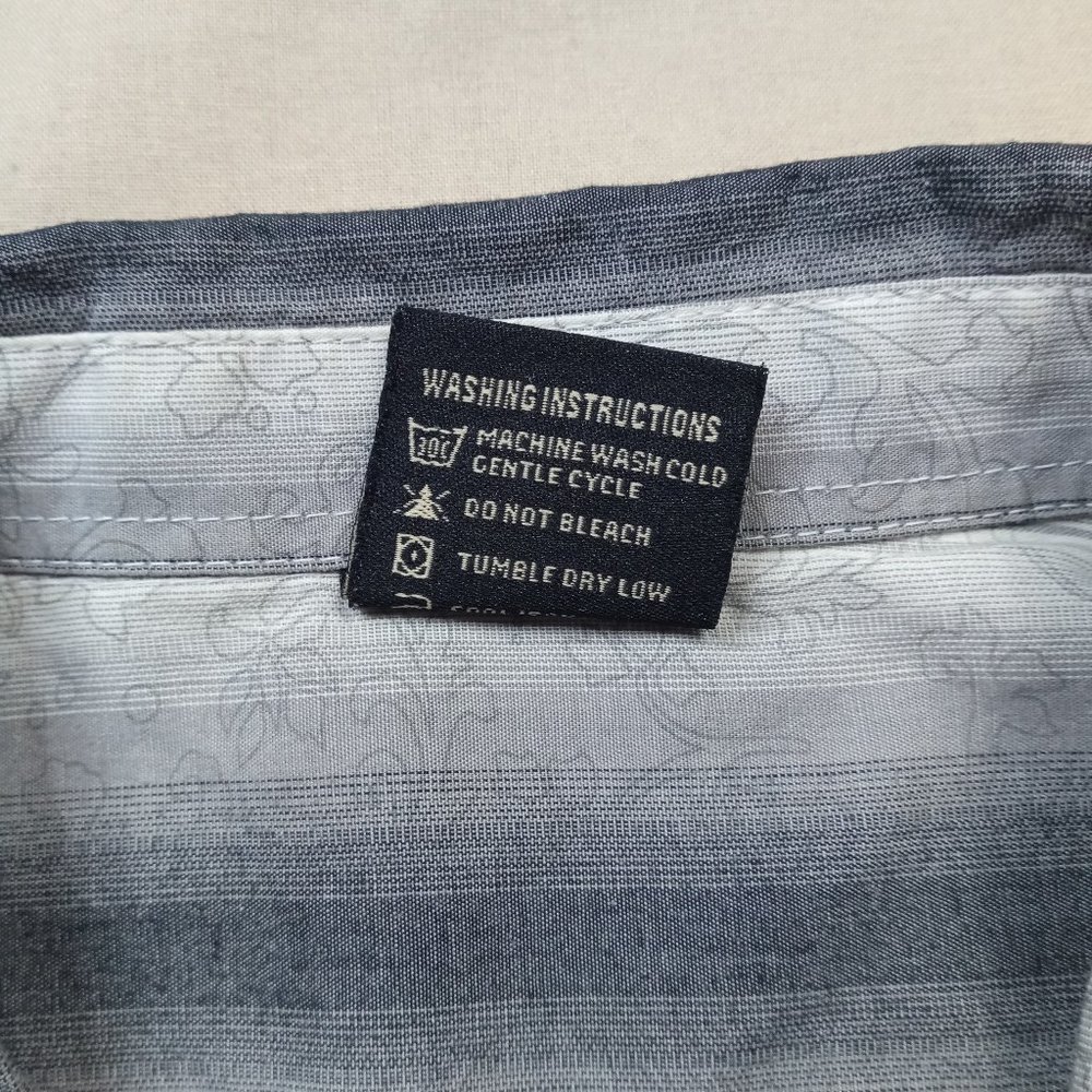 Irreverent Mens Casual Button Down Shirt Size L Gray Striped Cotton Barrel Cuff - Picture 7 of 8